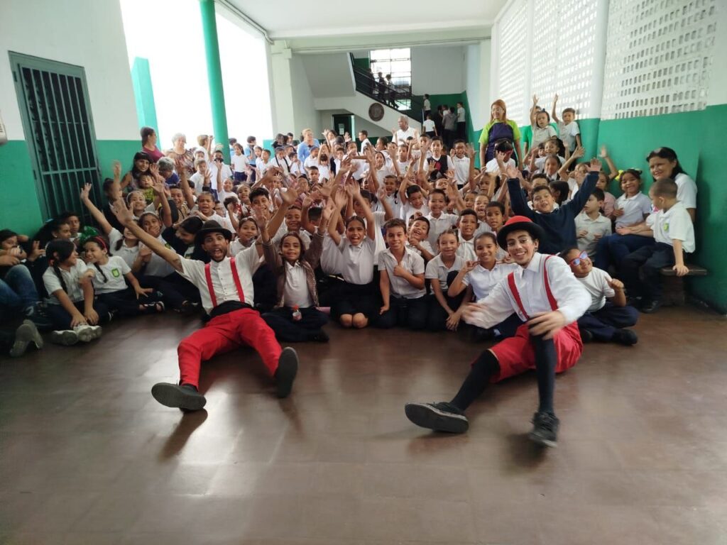 Conmemoran el 83° aniversario del natalicio de Alí Primera en Caracas