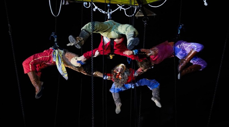 “Peter Pan” deslumbra Caracas con acrobacias aéreas y magia teatral